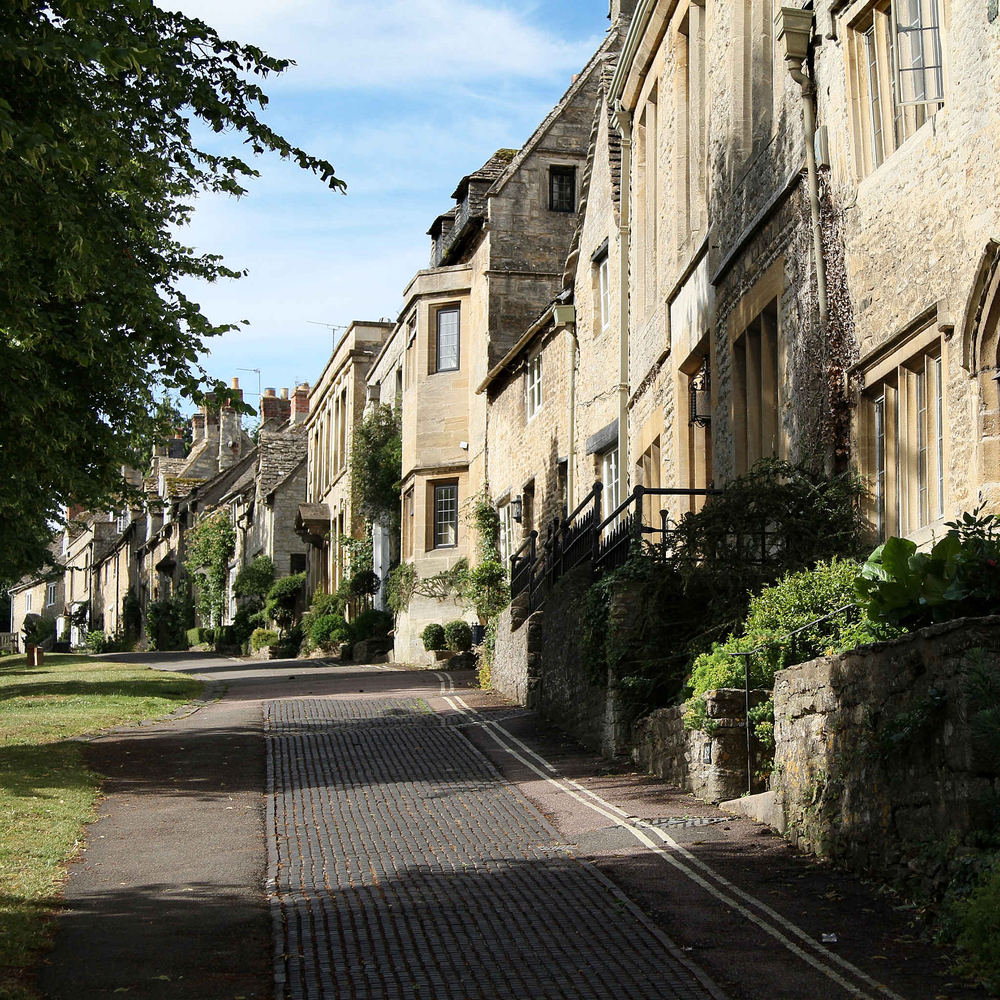 BURFORD TOWN - THE GATEWAY TO THE COTSWOLDS