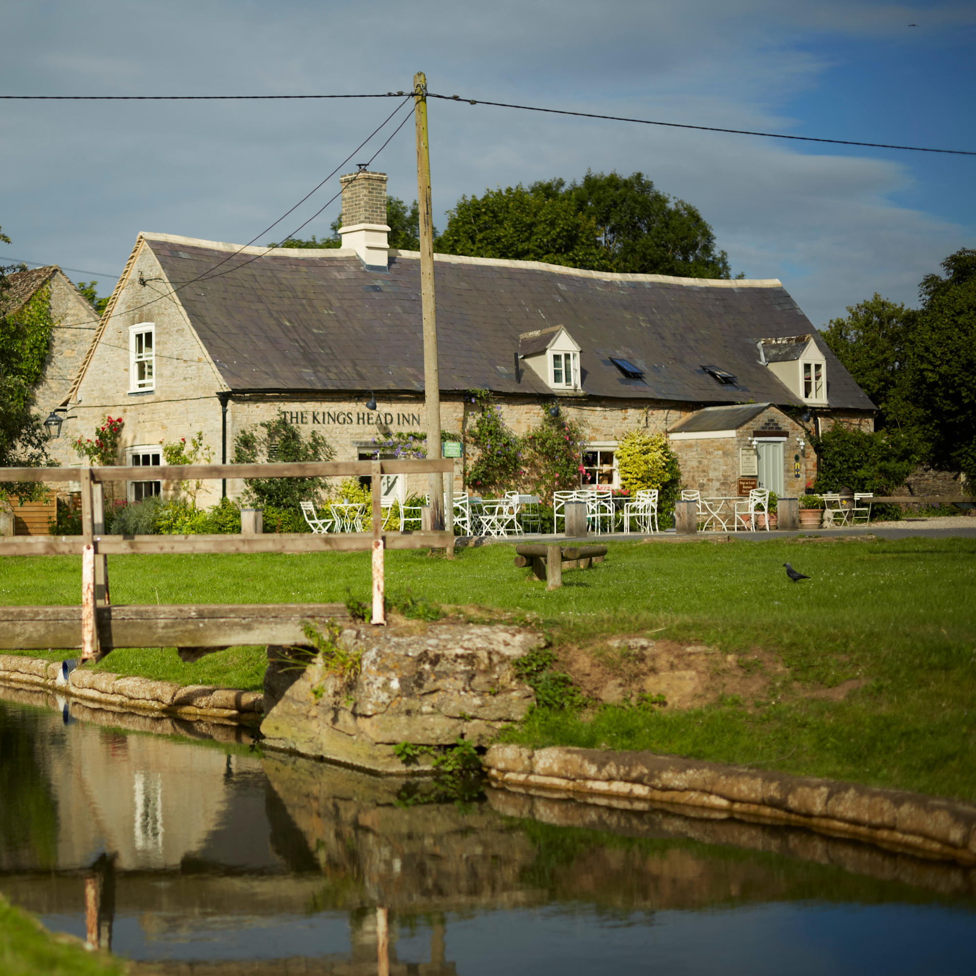 The King'd Head Inn on Bledington Village Green - The Cotswolds